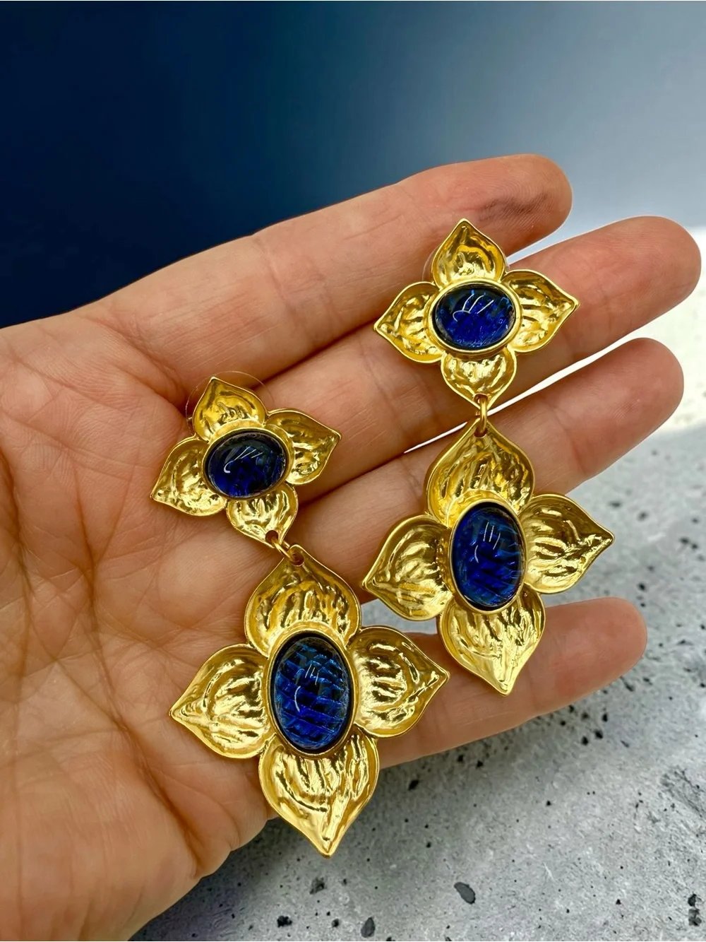 Kenneth Jay Lane KJL Gold Tone Blue Glass Floral Dangle Earrings 2.75” Glamorous